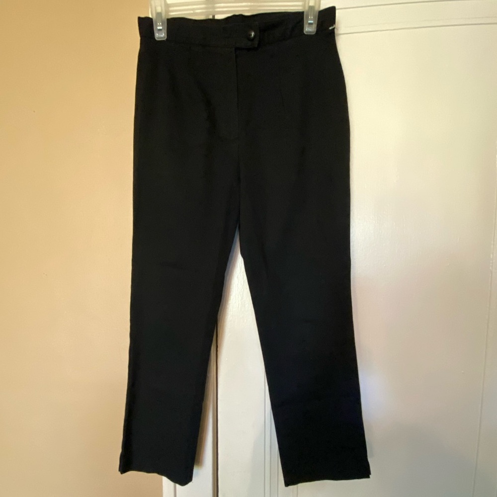 Black stretch capri pants by Park Avenue. Size Juniors 11.